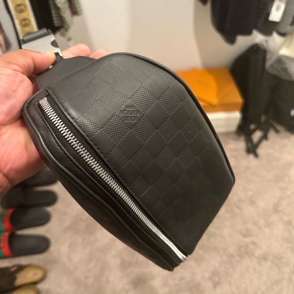 Louis Vuitton Campus Bumbag - Picture 2 of 8